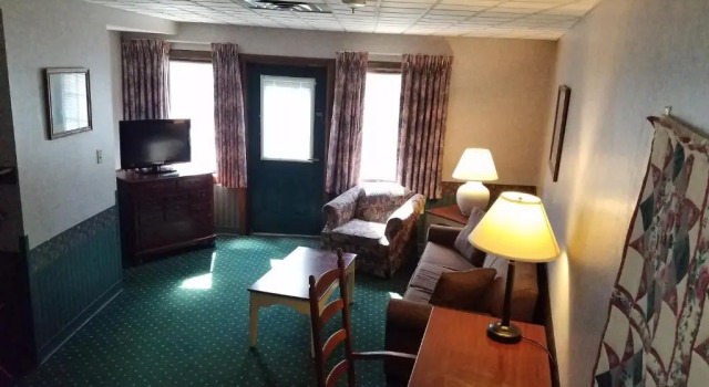 Люкс Deluxe Potawatomi Inn & Cabins