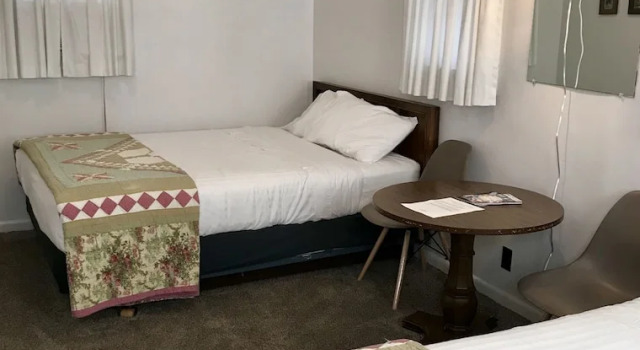 Четырёхместный номер Classic Chalet Motel