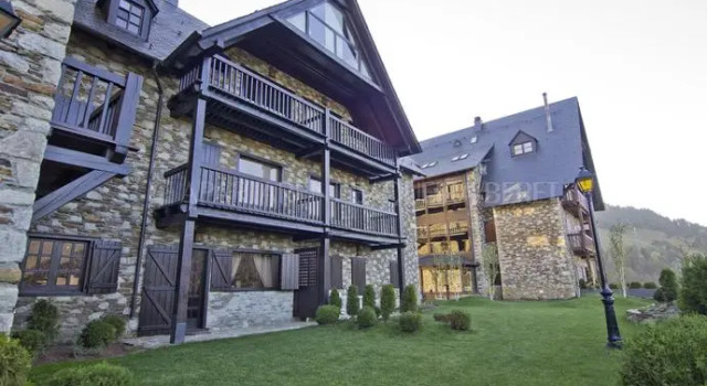 Apartarent La Pleta y Nin Cota 1700, Rezervasyon Otel Naut Aran Catalonia