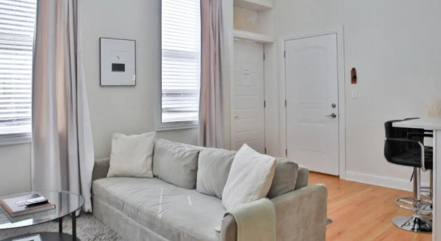 Апартаменты Updated West Town 2BR with W&D by Zencity