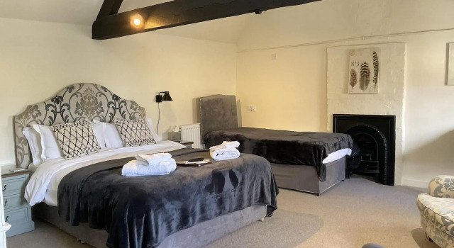 The Bell Inn, Varaa Hotelli 3 tähden hotellit kohteessa Merseyside, 3*