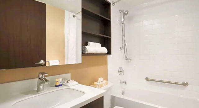 Номер Deluxe Microtel Inn & Suites by Wyndham Blackfalds Red Deer North