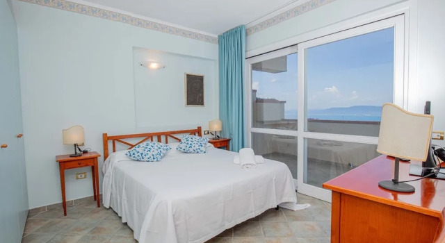 Семейные апартаменты с балконом и с видом на море Residence Sole DellArgentario