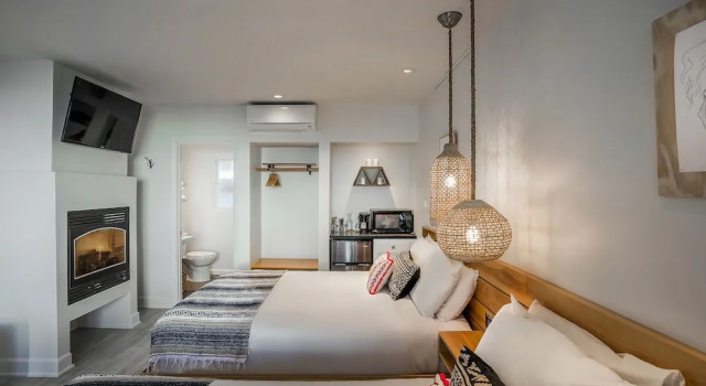 Четырёхместный номер Deluxe с балконом и с красивым видом из окна Blue Sands Inn, A Kirkwood Collection Hotel