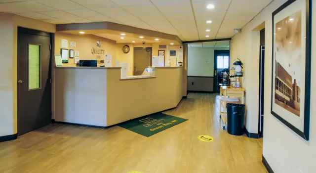 Days Inn Green Bay Lambeau Field, Book Hotel Green Bay Wisconsin