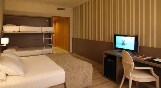 Четырёхместный номер Hotel SB Ciutat Tarragona