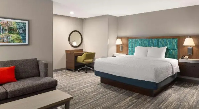Люкс с балконом Hampton Inn Spokane Airport