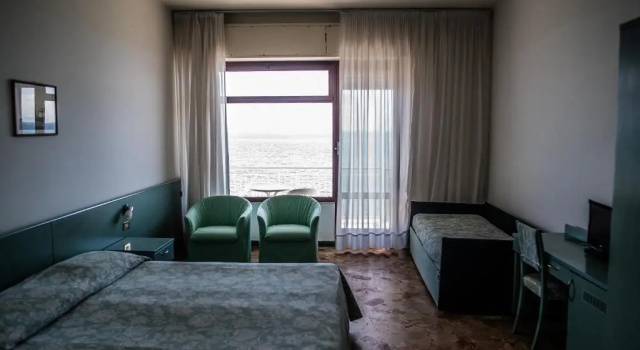Трёхместный номер Standard с видом на море Hotel West End