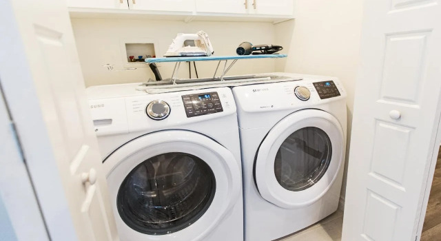 Los Angeles RoomRentals Harvard Heights
