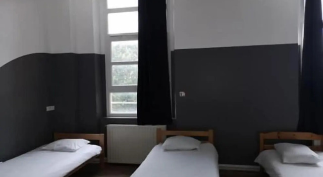 Auberge de Jeunesse HI Amiens, Забронировать Хостел Отели Амьена с парковкой, рядом с Парк Хотой, Парковка