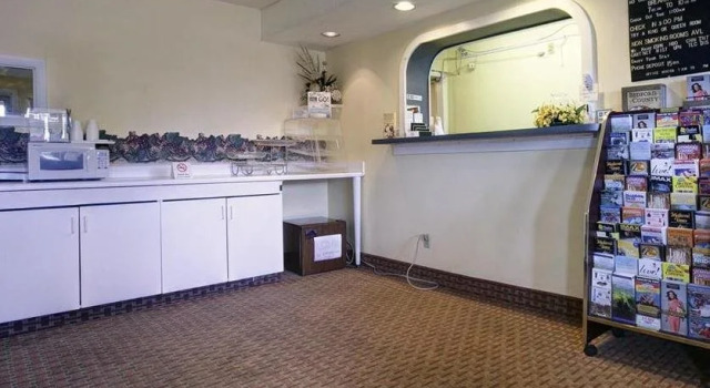 Americas Best Value Inn-Charles Town, Buchen Sie Hotel Charles Town 