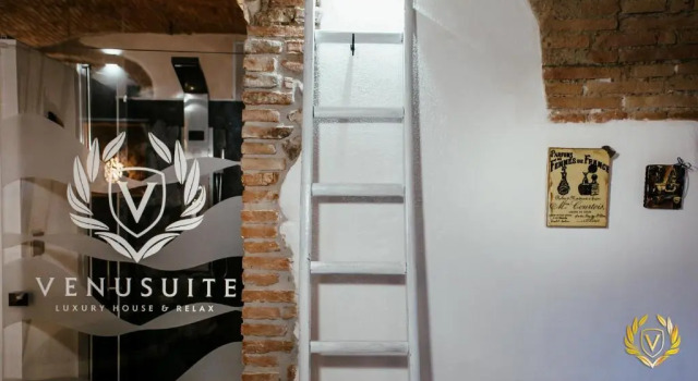 VenuSuite VENOSA - luxury house & relax -, Rezerwuj Hotel Hotele w Venosa z basenem, Basen