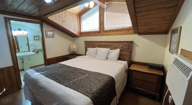 Двухместная студия с балконом Whispering Pines Lodge