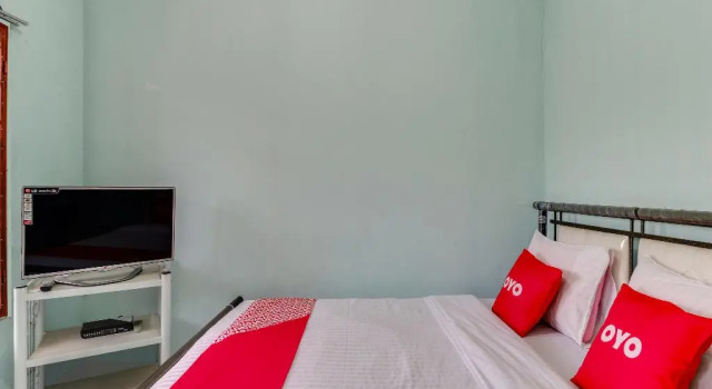 OYO 90014 Green House Cipanas, Book Hotel Cipanas West Java