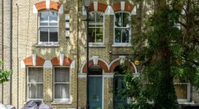 Light 2 Bedroom Flat With Roof Terrace