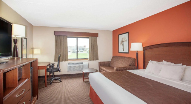 Двухместный номер Deluxe AmericInn by Wyndham Albert Lea
