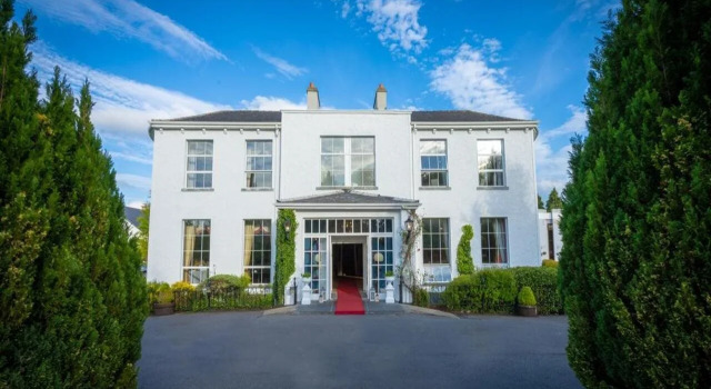 Castle Oaks House Hotel