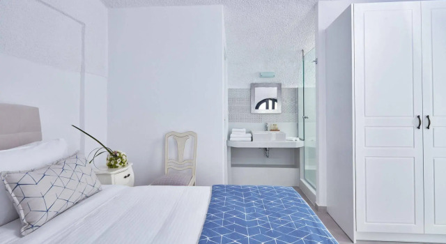 La Maltese Oia Luxury Suites