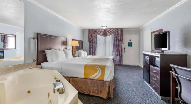 Четырёхместный номер Deluxe The Buena Park Hotel & Suites