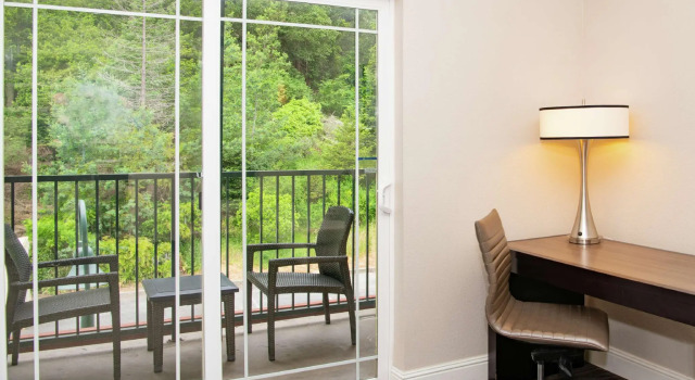 Двухместный номер Standard с балконом Hilton Santa Cruz Scotts Valley