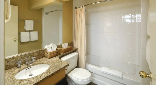 Standard quadruple chambre avec balcon Emerald Lake Lodge