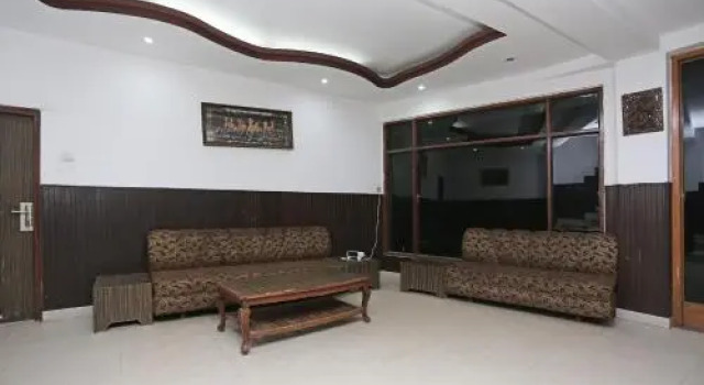 OYO 28445 Hotel Bhavini