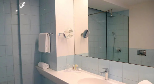 Люкс с балконом Bossa Nova Beirut Hotel