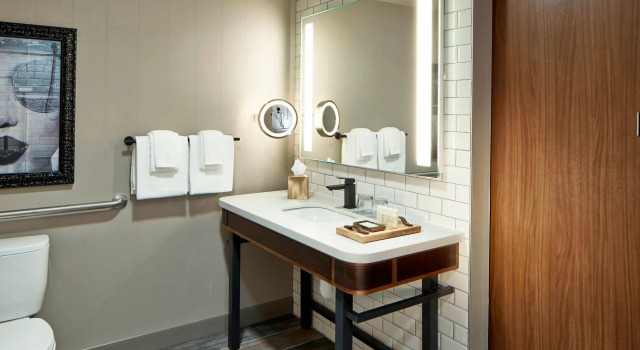 Четырёхместный номер Standard Renaissance Minneapolis Hotel, The Depot