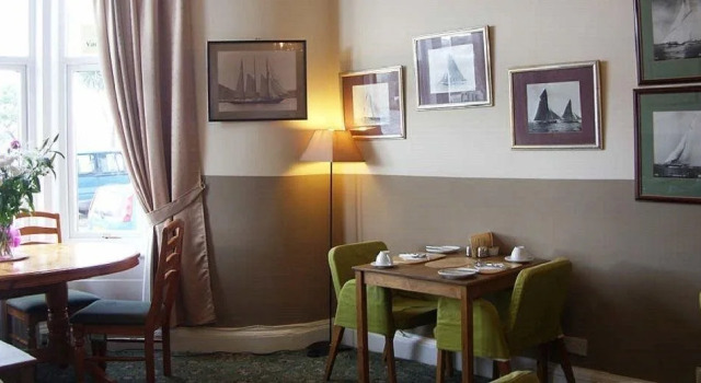 Commodore Guesthouse, Seaside Holiday Suites, Забронировать Гостевой дом Ротсей Isle of Bute, рядом с Rothesay Golf Club