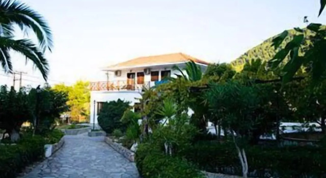 Семейный номер Standard Delphi Hotel