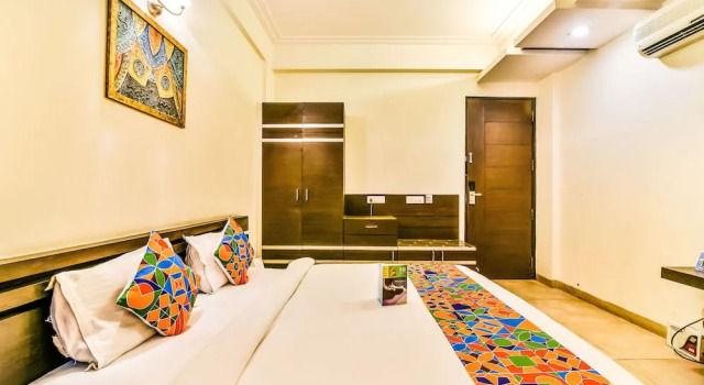 FabHotel Oasis DLF Phase 3, Забронировать Отель Отели Гургаон с бассейном, рядом с Станция метро Guru Dronacharya, Бассейн