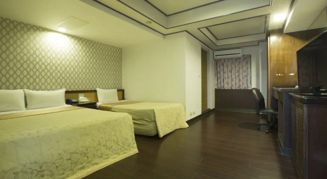 Трёхместный семейный номер Standard Chief Hotel
