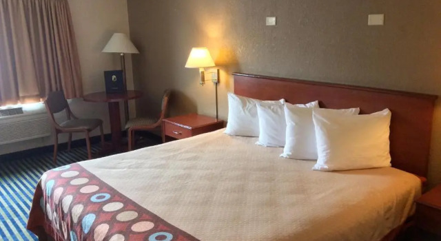 Номер Standard Super 8 by Wyndham Marshalltown