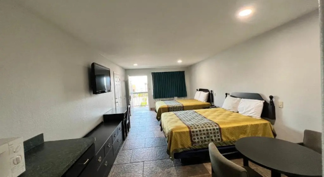 Четырёхместный номер Standard Texas Inn La Feria