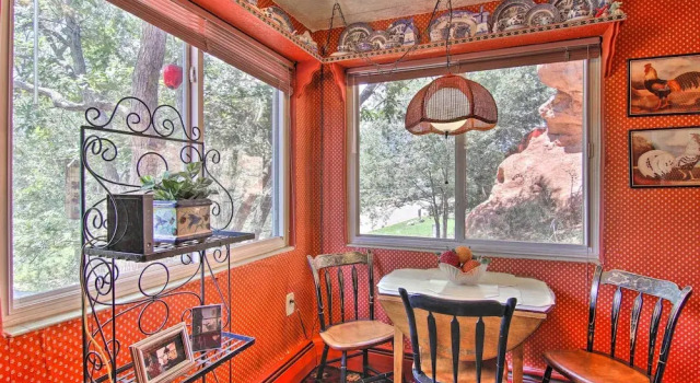 Коттедж Colorful Bungalow By Pikes Peak/garden of the Gods