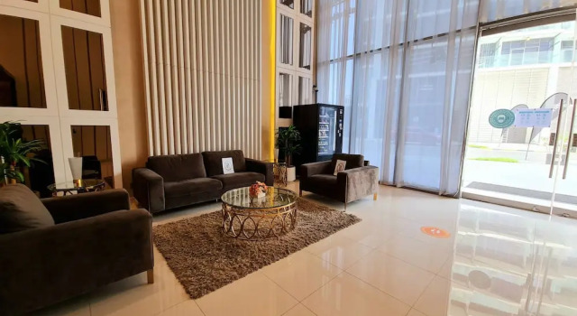 Апартаменты Stunning 1 BR Golf Views Damac Hills, Забронировать Апартаменты/квартира Отели Арабиан Ранчес с бассейном, Бассейн