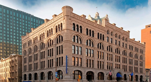Кровать в общем номере Hilton Garden Inn Milwaukee Downtown