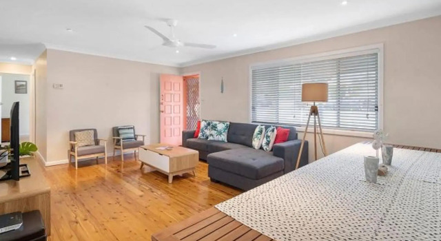 Walk to Everything In Huskisson Central Location and Sleeps 10