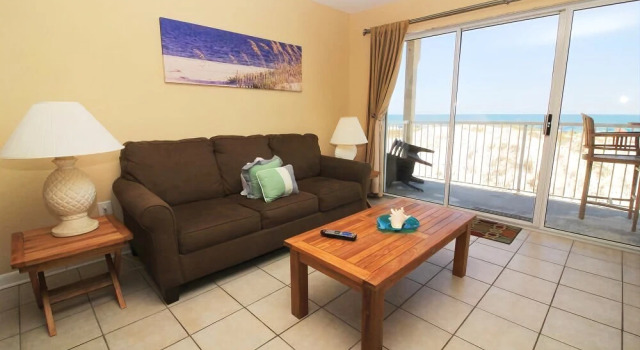 Romar Beach 101 by RedAwning, Boek Appartement Romar Beach 