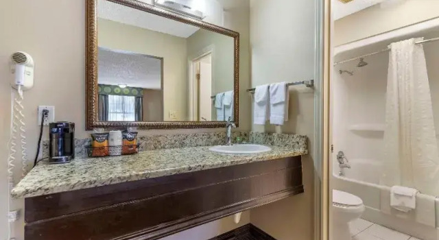 Четырёхместный номер Standard Best Western Sunday House Inn