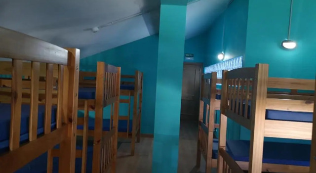 Кровать в общем номере Albergue Mirador del Angliru
