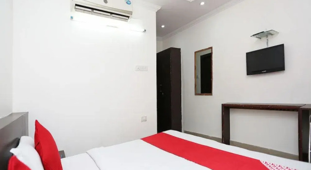 Oyo 23428 Royal Regency