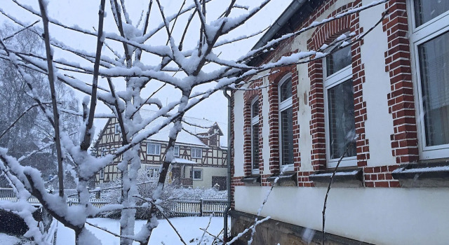 Stylish former village school with garden in Waldeck-Netze, Забронировать Отель Вальдек Waldecker Land