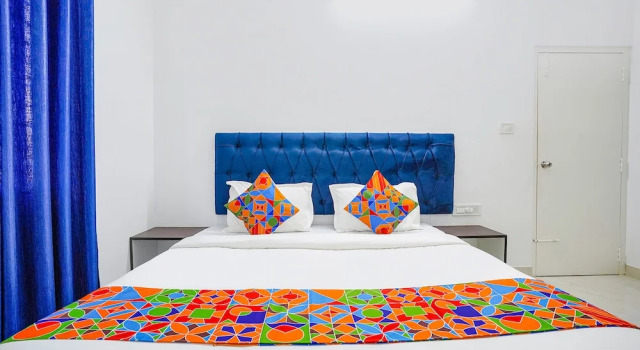 Номер Premium Fabhotel The Sun Roof Suites