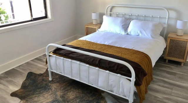 Stylish 3 bedroom house - Close to parks, bars & cafes - Free parking, Book Hotel Melbourne 
