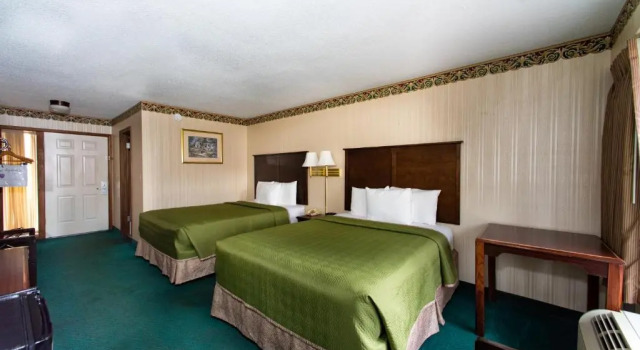Четырёхместный номер Standard Ozarka Lodge Eureka Springs