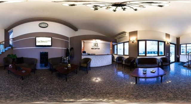 Hotel La Strada, Забронировать Отель Отели Плоешти с парковкой, Парковка