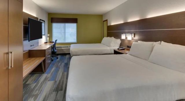 Четырёхместный номер Executive Holiday Inn Express Fishkill-Mid Hudson Valley by IHG