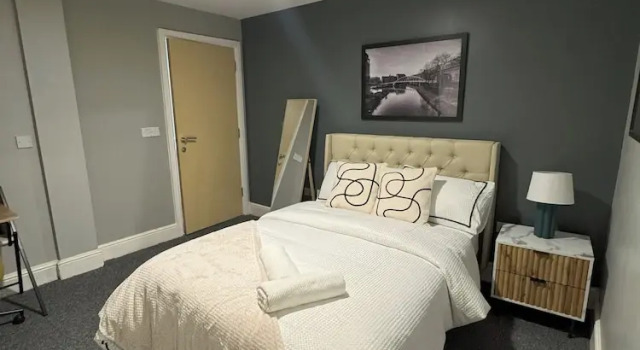 Modern 2 Bedroom City Oasis in Manchester