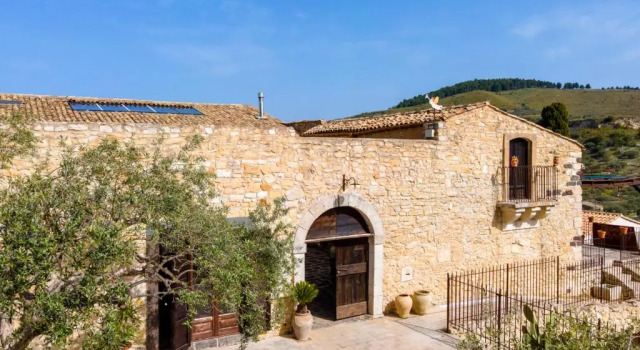 Masseria Fortificata Lo Zafferaneto, Buchen Sie Hotel Buccheri Sizilien